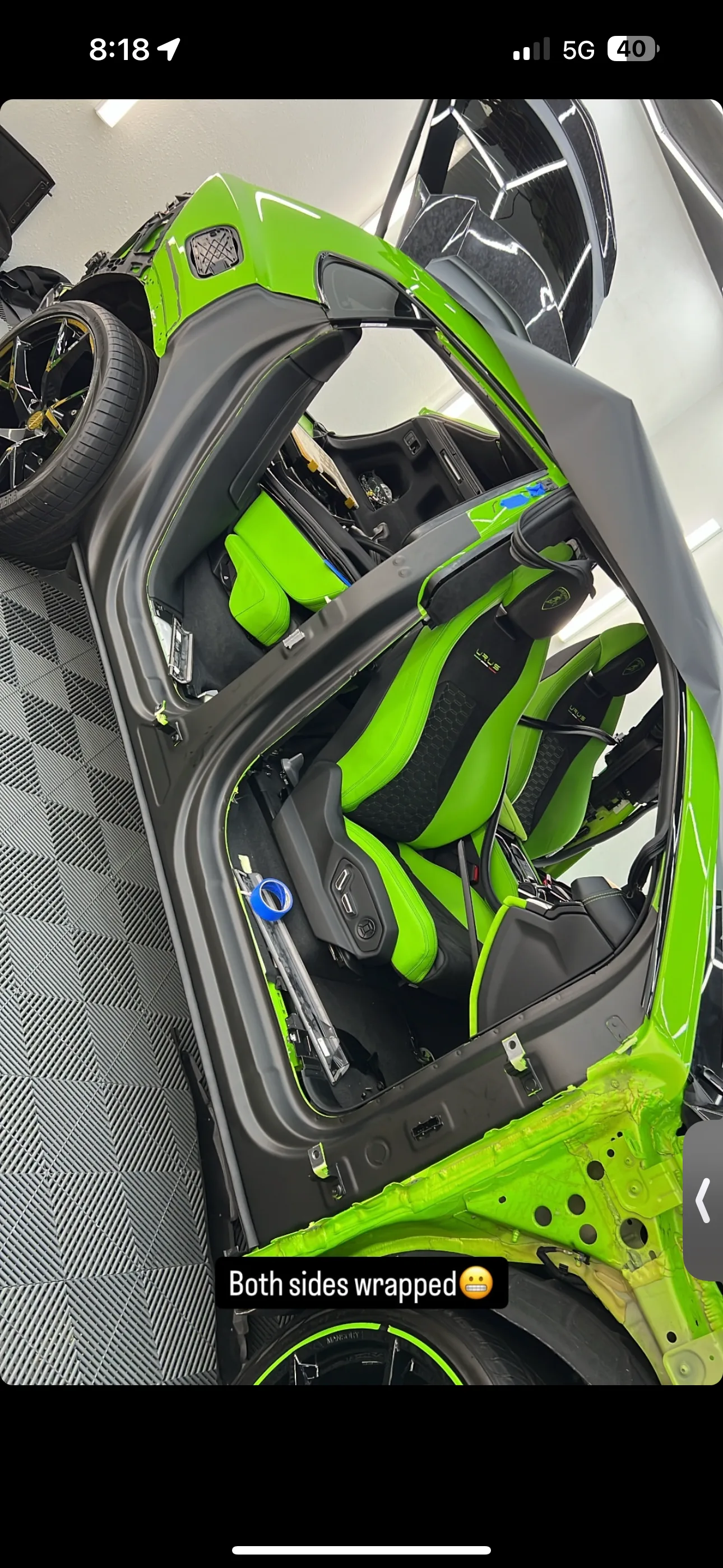 Lamborghini Urus interior colantat verde
